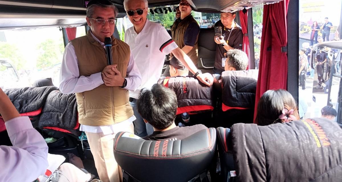 Tradisi Mudik Aman, Menaker Hadiri Pelepasan Pemudik Grup UT