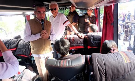 Tradisi Mudik Aman, Menaker Hadiri Pelepasan Pemudik Grup UT