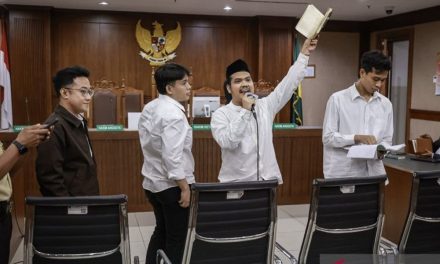 Majelis Hakim Bacakan Putusan Kasus Delpedro Cs Dan Bebas