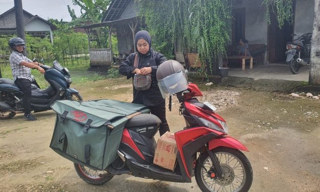 Aksi Sosial Dwi Yang Setia Mengirim Makanan Untuk Lansia