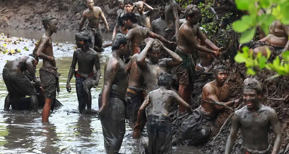 Tradisi Unik Mandi Lumpur Di Desa Kalimantan Jadi Daya Tarik